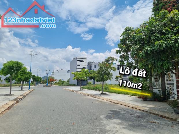 Bán đất Khu đô thị Hoàng Long- Nha Trang.  Hạ tầng hoàn chỉnh - Đã xây dựng nhiều.𝟎𝟖𝟕𝟗 - 1