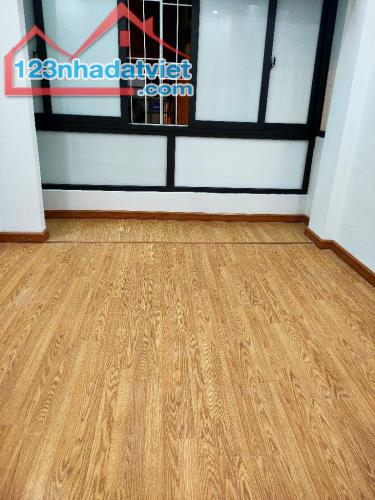 Bán nhà phố Đại La 30m2*4 tầng, MT 5m, giá 2.88 tỷ - 2