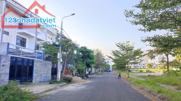Cực hiếm, Cần bán nhà 2 mặt tiền view sông Hàn, trung tâm Đà Nẵng, gần dự án Sun Olalani - 4