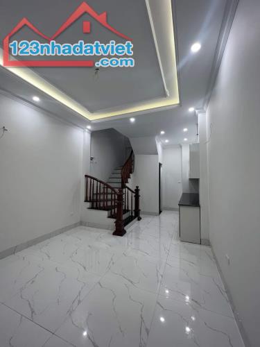 🆘Cc gửi bán nhà mới Ngọc Thụy LB 30m2 x 5T , 10m oto phố Vip, kd sầm uất. Nhỉnh 4tỷ - 2