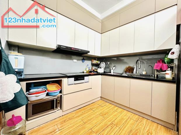 Bán nhà phố Trương Định 40m2*4 tầng, MT 3.2m, giá 3.65 tỷ