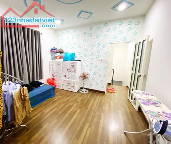 BÁN NHÀ  TRUNG TÂM , QUÂN 7, (DT 60 M2), 3 TẦNG, GIÁ TỐT - 1