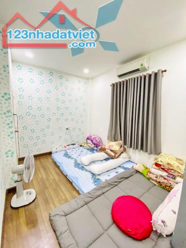 BÁN NHÀ  TRUNG TÂM , QUÂN 7, (DT 60 M2), 3 TẦNG, GIÁ TỐT - 2