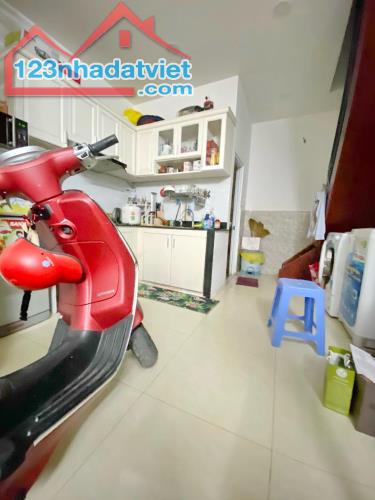 BÁN NHÀ  TRUNG TÂM , QUÂN 7, (DT 60 M2), 3 TẦNG, GIÁ TỐT - 4