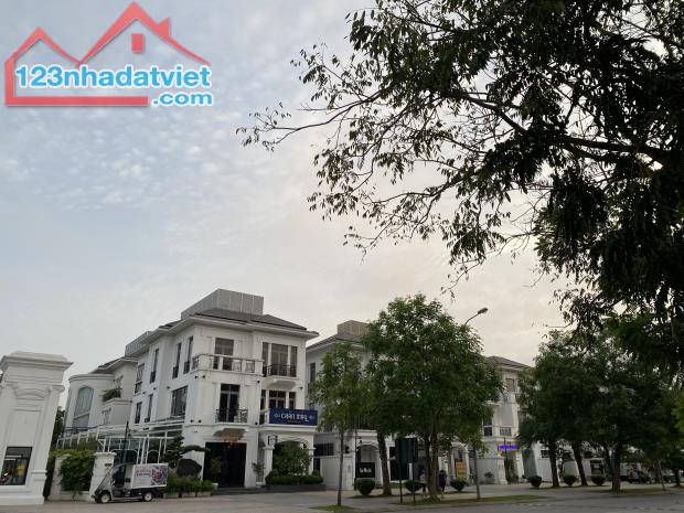 Chính chủ nhờ bán 323 m² đất khu TĐC Việt Hưng, lô góc, đẳng cấp. Giá hơn 46 tỷ