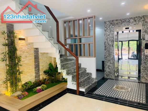 🆘BÁN ĐẤT TẶNG NHÀ THƯỢNG THANH LB 120M2, VIEW SÂN BÓNG, OTO TRÁNH, KINH DOANH. NHỈNH 11TỶ - 5