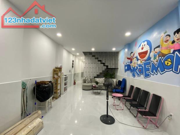 NHÀ QUẬN 7, NGUYỄN THỊ THẬP ( 115 M2) 3 TẦNG, HẺM XE HƠI, GIÁ RẺ