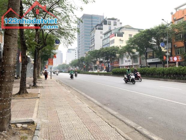 Vị trí Đẹp Nhất, Mặt phố Nguyễn Văn Cừ, 4 Tầng, MT5m, Kinh Doanh Sầm Uất. - 2
