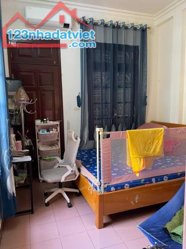 Cần bán nhà phân lô phố Hoàng Quốc Việt 61m2, 3T, lô góc 3 thoáng, mt 15m, kinh doanh, nhỉ - 2