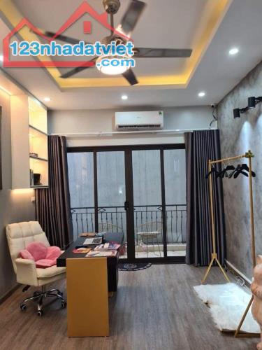 Cần bán gấp nhà ngõ 44 Trần Thái Tông VIP Cầu Giấy 36m2, 5T, tặng full nội thất, gần ô tô, - 4