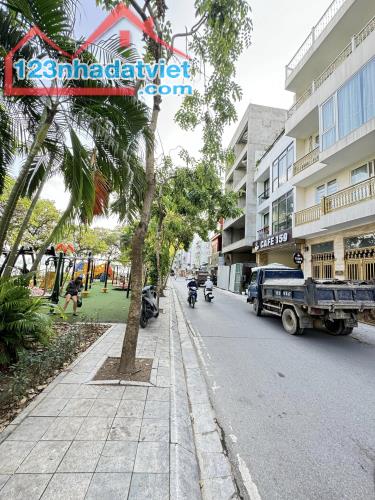 Mặt phố view hồ Tây, vỉa hè, thang máy, 1 mặt ngõ, kinh doanh đa dạng