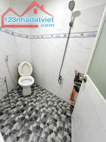 Nhà 2 tầng nở hậu, ko lộ giới hẻm Hưng Phú P9Q8. Giá 2,19 tỷ TL - 4