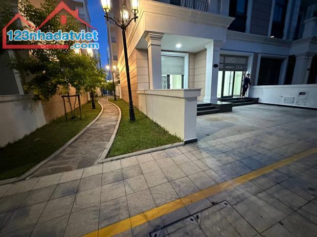 Tầng trệt Nhà phố 144m2 cho thuê Vinhomes Grand Park 10 triệu