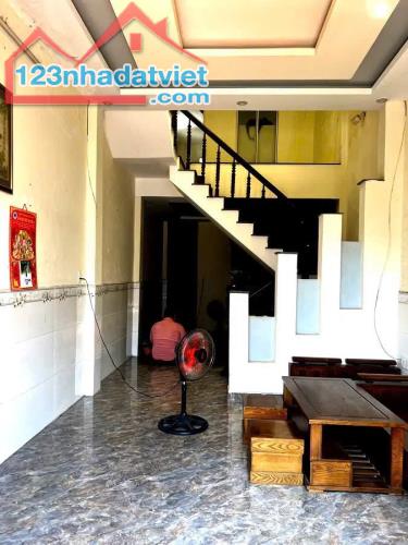 Bán nhà 2 tầng đường Lê Văn Thứ . DT:70m2 . Ngang 4m2 . Giá : 4tỷ xxx