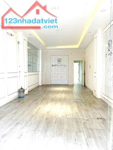 Cho thuê nhà mặt tiền 129 Bàn Cờ, Phường 3, Quận 3. Trệt, 3 lầu(4x16) DT 250m2 chỉ 45tr - 1