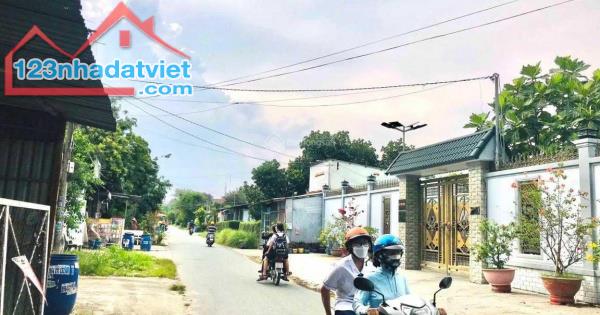 Hiện tai tôi cần bán hết trả nợ nên bán gấp 16 phòng trọ ngay KCN Tây Bắc giá 1 tỷ 050