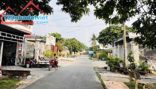 Hiện tai tôi cần bán hết trả nợ nên bán gấp 16 phòng trọ ngay KCN Tây Bắc giá 1 tỷ 050 - 1
