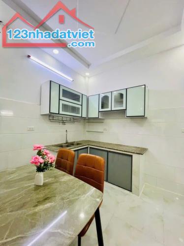 Bán gấp căn nhà Đường Nguyễn Trọng Tuyển, Quận Tân Bình. Giá chỉ 1tỷ780 - 2