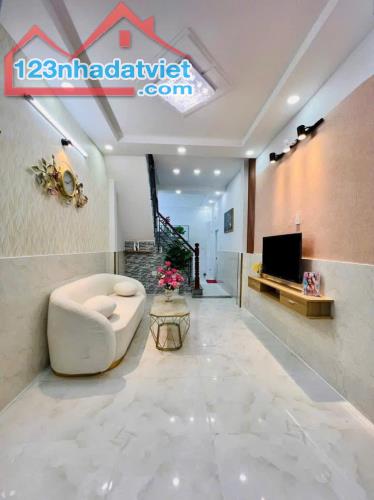 Bán gấp căn nhà Đường Nguyễn Trọng Tuyển, Quận Tân Bình. Giá chỉ 1tỷ780 - 3