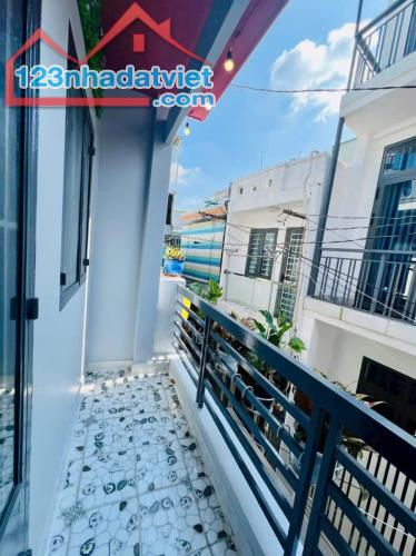 Bán gấp căn nhà Đường Nguyễn Trọng Tuyển, Quận Tân Bình. Giá chỉ 1tỷ780 - 4