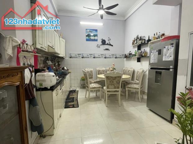 Bán nhà riêng ngõ 69 Hoàng Văn Thái 45,5m2, 5T, MT 4,25m Ô Tô Giá Chỉ 6,5 Tỷ - 1