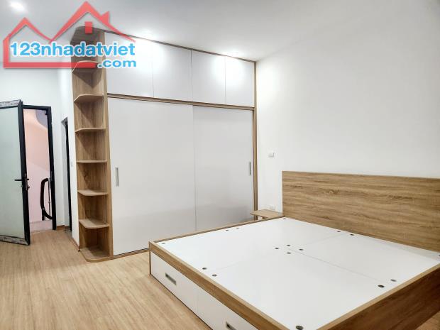 Bán nhà riêng ngõ 69 Hoàng Văn Thái 45,5m2, 5T, MT 4,25m Ô Tô Giá Chỉ 6,5 Tỷ - 3