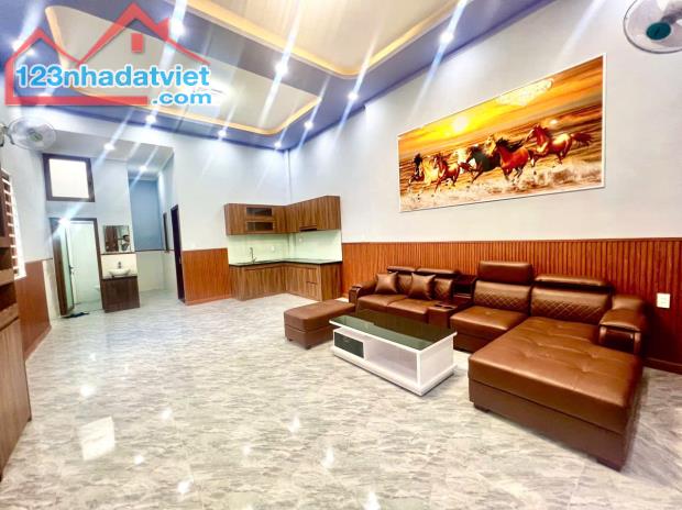 Bán nhà kp9 Tân Phong Gác Lửng, 3PN, mới hoàn thiện Gần chợ cây xăng 26 - 2