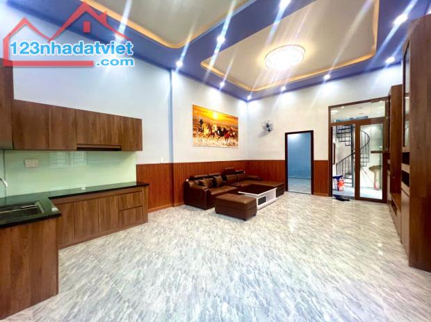 Bán nhà kp9 Tân Phong Gác Lửng, 3PN, mới hoàn thiện Gần chợ cây xăng 26 - 3