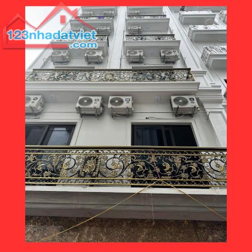 Bán nhà chung cư mini Việt Hưng 220m2 - 7 T - MT 7m - 26 phòng - Ô tô tránh - 140tr/tháng