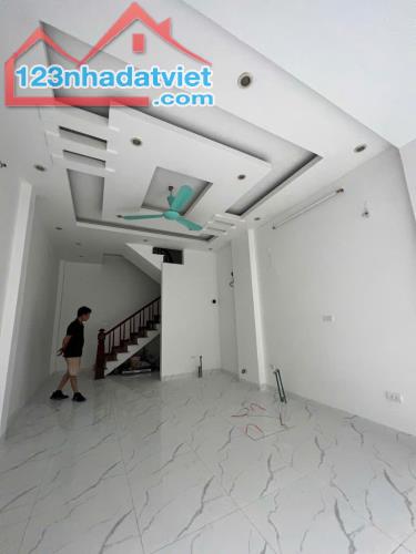 Bán nhà Văn Yên Văn Quán Ô Tô đỗ cửa 30m2 xây 4 tầng,MT 3.8m giá 7.15 Tỷ