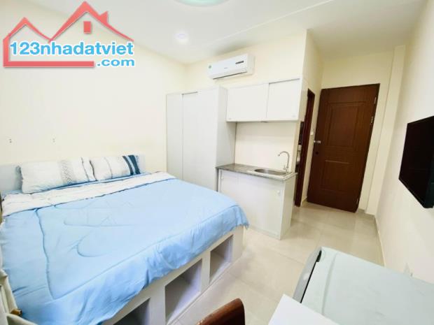 Gấp bán nhà cạnh Mt Nguyễn Công Trứ, Quận 1, 5 tầng, giá 18 tỷ, dt nền 82m2.