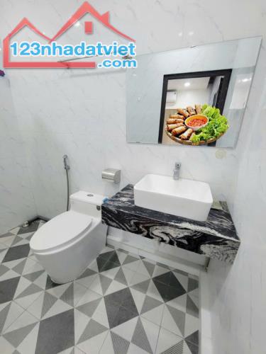 Bán Nhà Tập Thể 3PN 2WC Phố Huỳnh Thúc Kháng - Thái Hà - Đống Đa giá chỉ 3,7 tỷ - 4