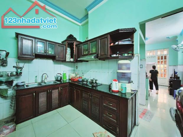 GIẢM CHÀO - Tân Phú - gần Đầm Sen - Hẻm 6M - 70 m2 - chỉ 5.8 Tỷ. - 2