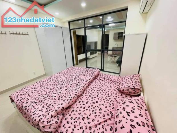 Gấp bán nhà cạnh Mt Nguyễn Công Trứ, Quận 1, 5 tầng, chỉ 18 tỷ, dt đất 82m2.