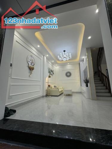 VỊ TRÍ ĐẸP ,NGÕ NÔNG nhà hiếm tại Ngã 3 Ba La .5Tầng ×31m2 chỉ 5,4tỷ.