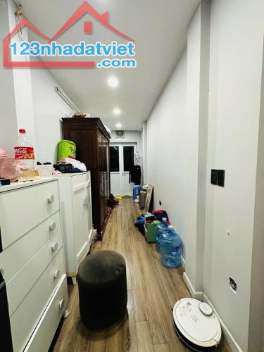 Cực hiếm - Mặt phố Nguyễn Đình Hoàn -Kinh doanh - Vỉa hè rộng - Ôtô đỗ cửa - 43m*6 - 2