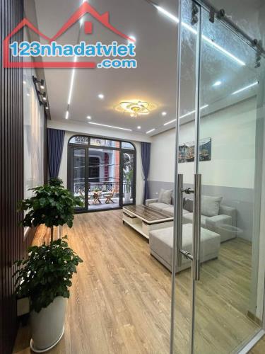Bán Nhà Thịnh Quang Đống Đa gần ô tô 46m 5T MT đẹp, giá 8,5 tỷ