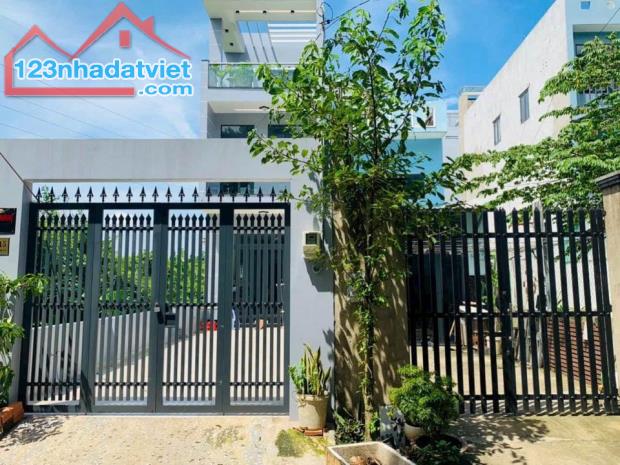 Bán nhà vườn, Phú Định Quận 8, diện tích lớn 126m², chỉ nhỉnh 6 tỷ, giá rẻ tại Phường 16!