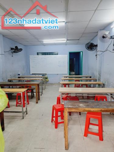 Bán nhà Bình Tân, đường Tỉnh Lộ 10, hẻm xe hơi, 100m2, 1 lầu, chỉ 3.x tỷ