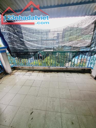 Bán nhà Bình Tân, đường Tỉnh Lộ 10, hẻm xe hơi, 100m2, 1 lầu, chỉ 3.x tỷ - 2