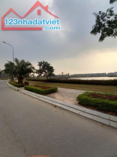 Bán đất phân lô, vỉa hè view hồ, trong Kđt, đã có sổ gần 80m MT5.8m nhỉnh 10T ngay Nhổn  + - 1