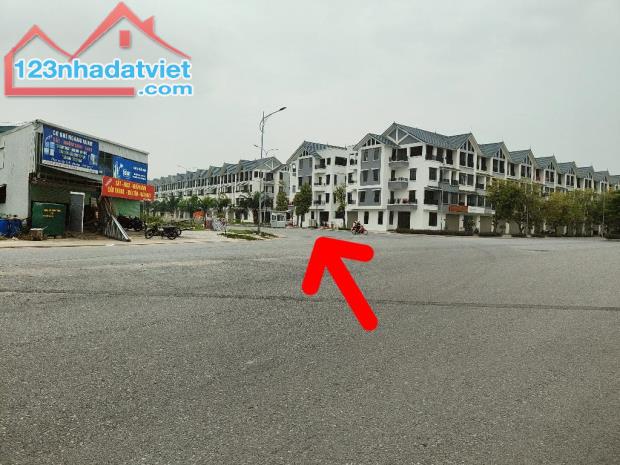 Bán đất phân lô, vỉa hè view hồ, trong Kđt, đã có sổ gần 80m MT5.8m nhỉnh 10T ngay Nhổn  + - 2