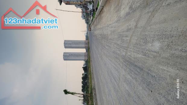 Bán đất phân lô, vỉa hè view hồ, trong Kđt, đã có sổ gần 80m MT5.8m nhỉnh 10T ngay Nhổn  + - 4