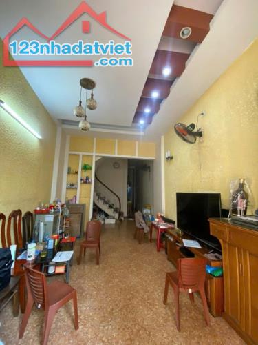 Bán nhà Tây kết, Hai Bà Trưng 42m x 3PN, ô tô đỗ cửa, KD, giá 8 tỷ. LH: 0366051369