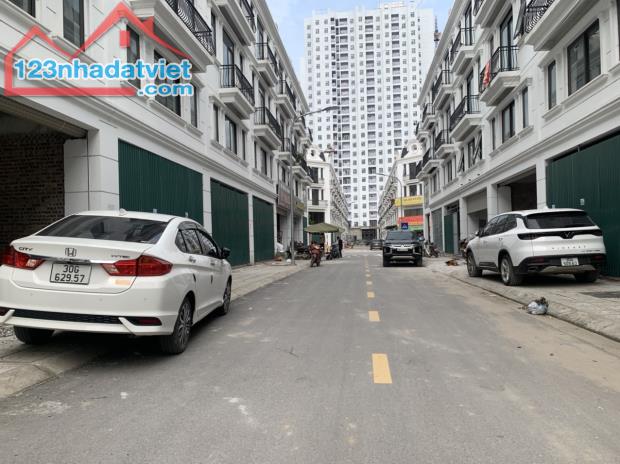 Cần tiền bán gấp căn Shophouse Sông Hồng đã hoàn thiện khai thác cho thuê giá 17,8 tỷ