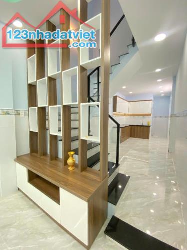 《QUẬN 8》NHÀ Xây Mới- Gần Cầu CHÀ VÀ , QUẬN 5,CHỢ LỚN, QL 50 – 40m2 - Giá : 4,4 tỷ thương - 1