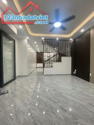 Bán nhà Tô Hiệu, Hồ Nam, Lê Chân, HP. 3 tầng, 50m2, ngang 4,2m, 3,35 tỷ. Ngõ nông 2,5m.