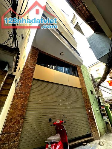 Nhà Đẹp, Gần Hồ, Phố Trần Hữu Tước, Đống Đa, 8 Tầng Thang Máy, MT 5m, Nhỉnh 13Tỷ.