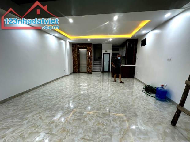 Nhà Đẹp, Gần Hồ, Phố Trần Hữu Tước, Đống Đa, 8 Tầng Thang Máy, MT 5m, Nhỉnh 13Tỷ. - 1