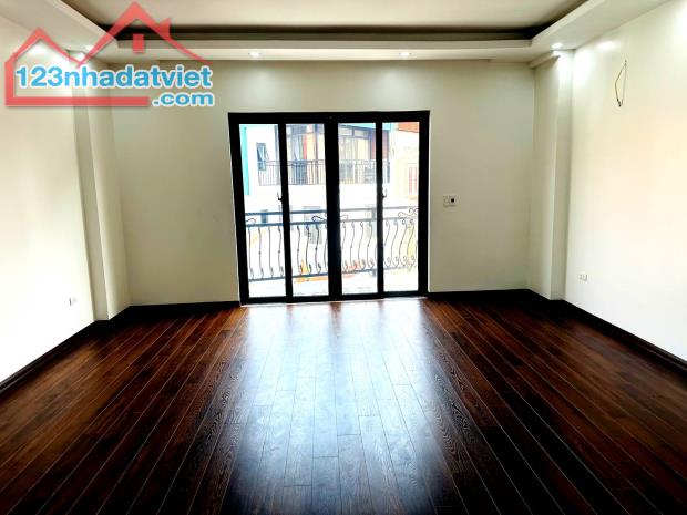 Nhà Đẹp, Gần Hồ, Phố Trần Hữu Tước, Đống Đa, 8 Tầng Thang Máy, MT 5m, Nhỉnh 13Tỷ. - 3